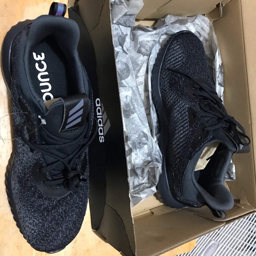 ADIDAS ALPHA BOUNCE SIZE 8